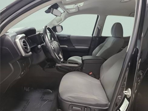 Used 2021 Toyota Tacoma SR5 AWD/4WD image 18