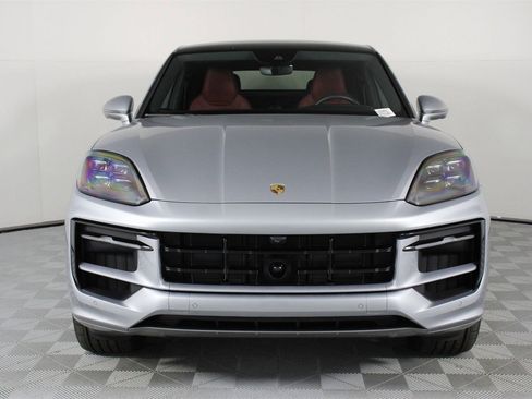 Used 2025 Porsche Cayenne S image 10