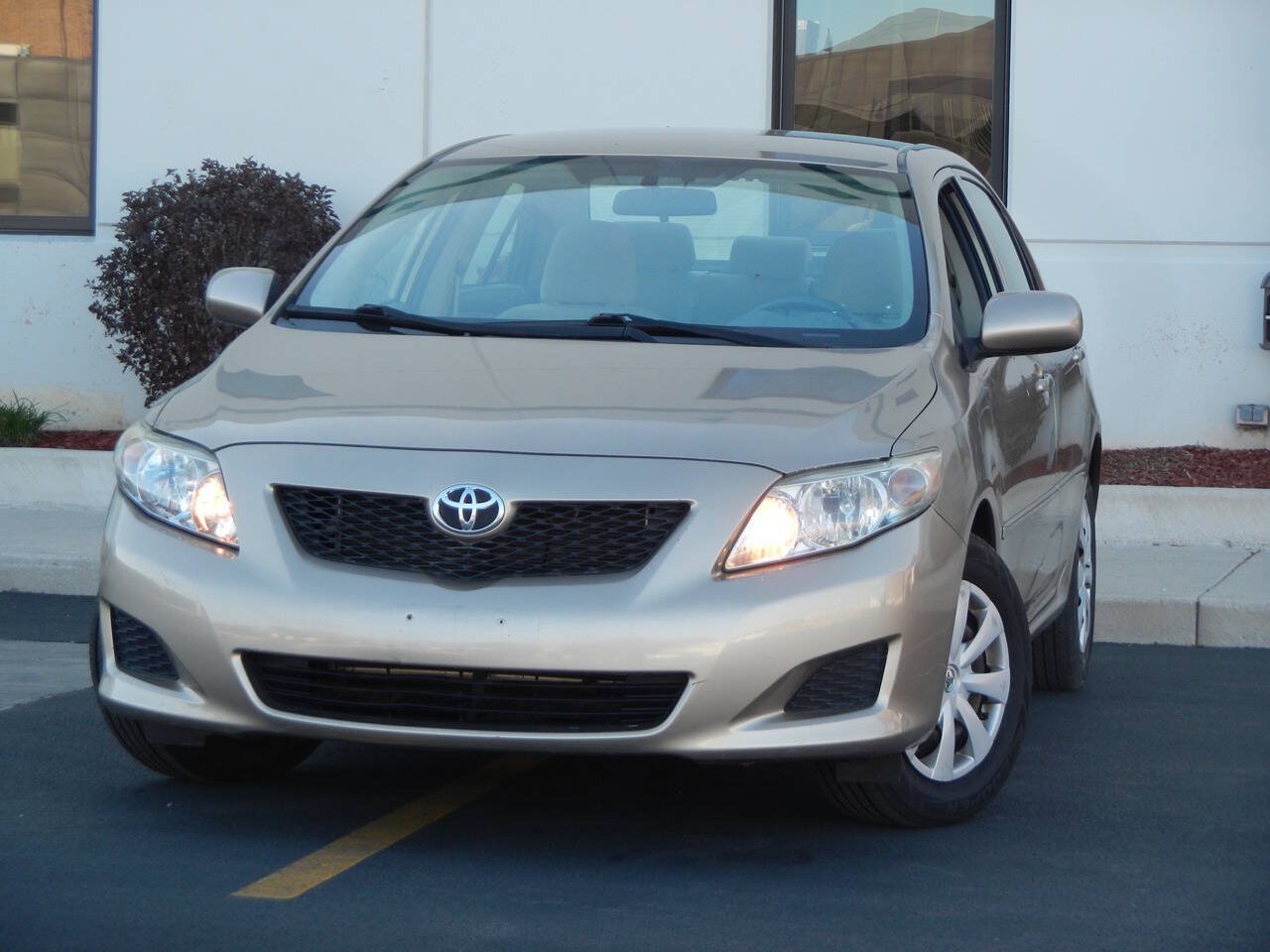 Used 2010 Toyota Corolla LE w/ All Weather Guard Pkg FWD image 4