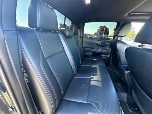 Used 2020 Toyota Tacoma TRD Off-Road w/ TRD Premium Off Road Package AWD/4WD image 26