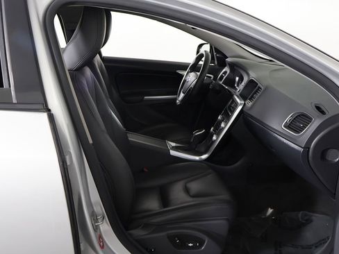 Used 2018 Volvo V60 T5 Cross Country w/ Convenience Package AWD/4WD image 27