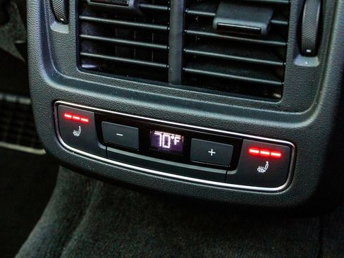 Used 2024 Audi e-tron GT Premium Plus image 39