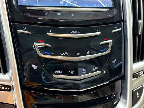 Used 2015 Cadillac SRX Luxury image 19