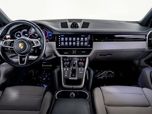 Used 2022 Porsche Cayenne S image 57