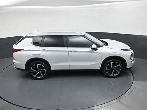 Used 2024 Mitsubishi Outlander SE image 29