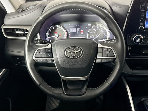 Used 2022 Toyota Highlander XLE AWD/4WD image 21