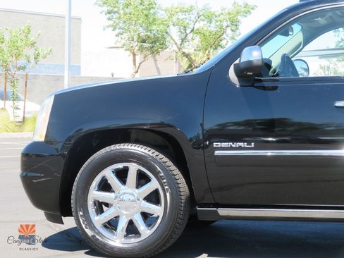 Used 2011 GMC Yukon XL Denali AWD/4WD image 15