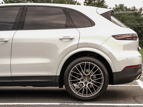 Used 2020 Porsche Cayenne AWD/4WD image 3