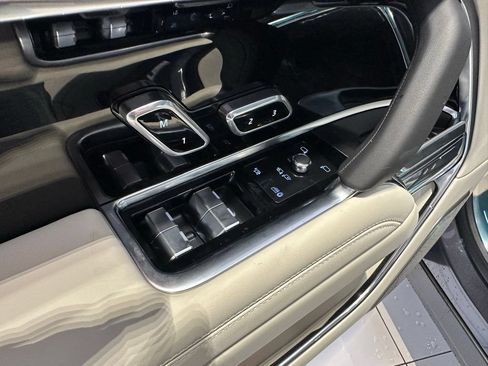New 2025 Land Rover Range Rover Autobiography AWD/4WD image 29