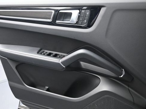 Certified 2023 Porsche Cayenne AWD/4WD image 23