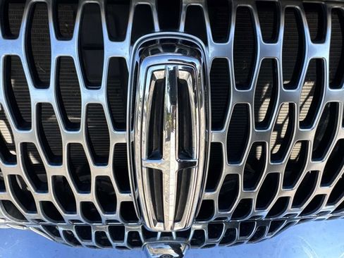 Used 2022 Lincoln Nautilus Reserve image 8