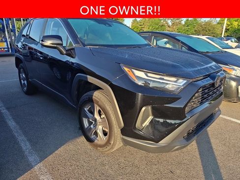 Used 2023 Toyota RAV4 XLE w/ Convenience Package FWD image 3