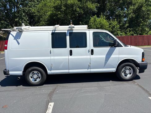 Used 2017 Chevrolet Express 2500 RWD image 8
