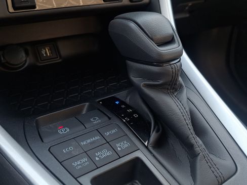 New 2025 Toyota RAV4 XLE image 20