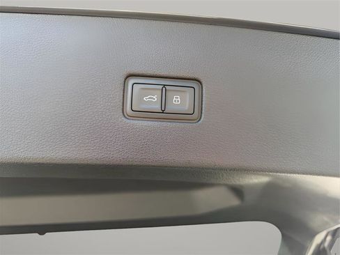 Used 2020 Audi Q8 Prestige w/ Prestige Package AWD/4WD image 41