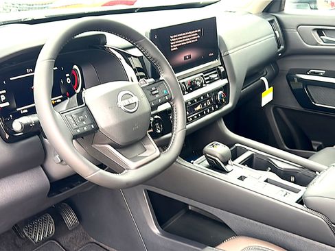 New 2026 Nissan Pathfinder Platinum w/ Cargo Package FWD image 9