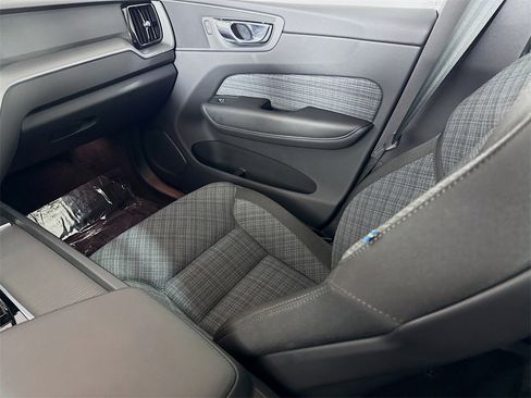 Used 2025 Volvo XC60 B5 Core w/ Climate Package PRO image 24