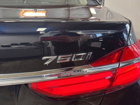 Used 2018 BMW 750i RWD image 10