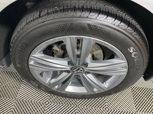 Used 2024 Volkswagen Jetta SE w/ Panoramic Sunroof Package image 8