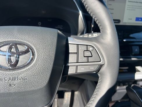 Used 2024 Toyota Highlander Platinum image 20