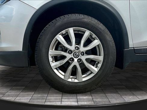 Used 2017 Nissan Rogue SV AWD/4WD image 15