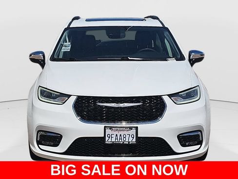Used 2023 Chrysler Pacifica Limited FWD image 8