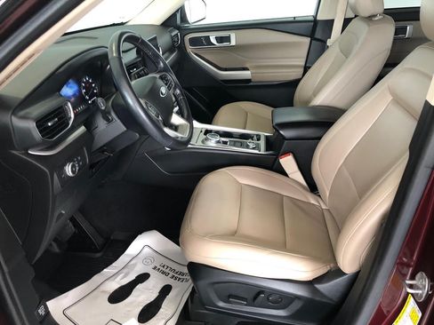 Used 2022 Ford Explorer XLT w/ Equipment Group 202A AWD/4WD image 7