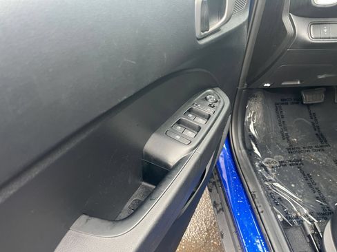 Used 2026 Hyundai Venue SEL FWD image 18