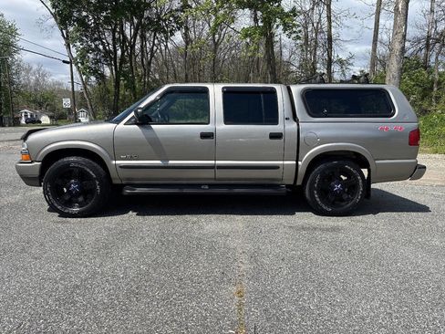 Used 2003 Chevrolet S10 Pickup LS AWD/4WD image 2