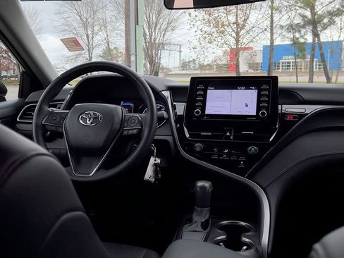 Used 2021 Toyota Camry SE image 25