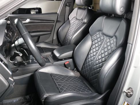 Used 2019 Audi SQ5 Premium Plus w/ Premium Plus Package image 37