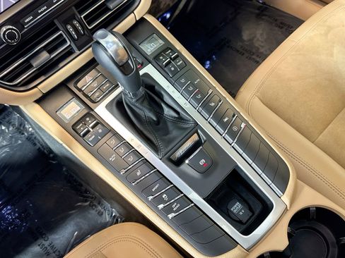 Used 2021 Porsche Macan image 17