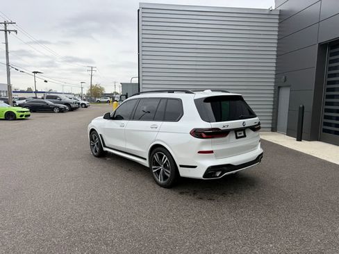 Used 2024 BMW X7 xDrive40i w/ Executive Package AWD/4WD image 3