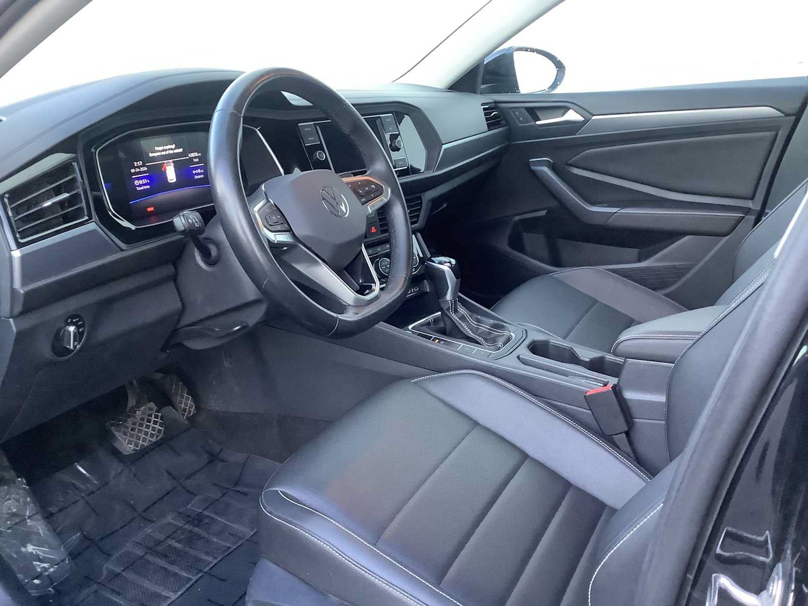 Used 2024 Volkswagen Jetta SE FWD image 3