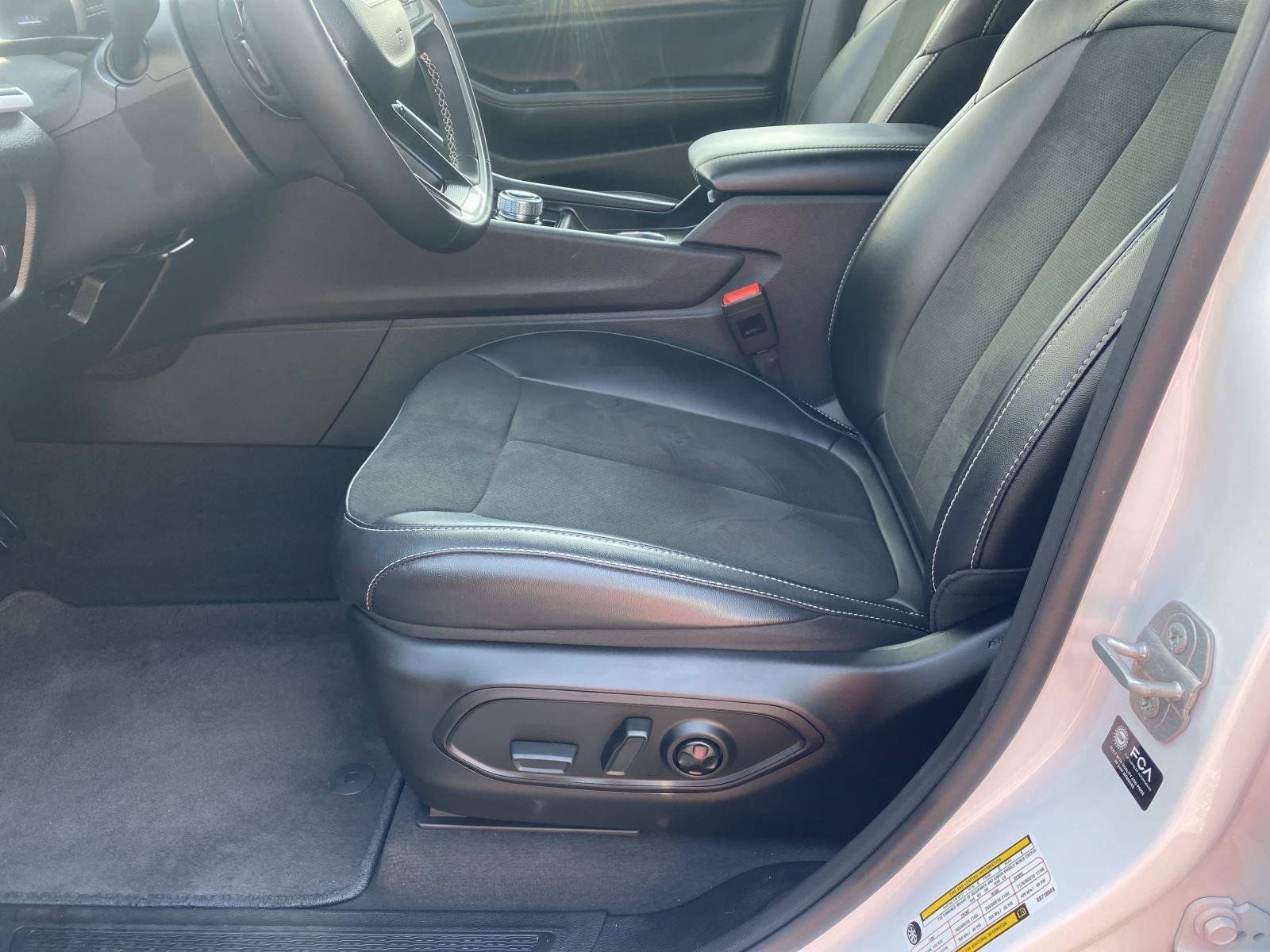 Used 2025 Jeep Grand Cherokee L Laredo RWD image 22