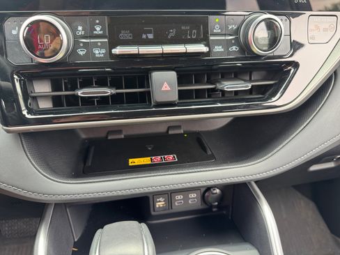 Certified 2025 Toyota Highlander XLE AWD/4WD image 12