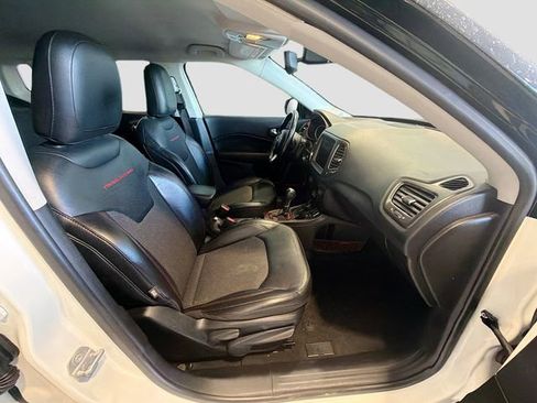 Used 2020 Jeep Compass Trailhawk AWD/4WD image 23