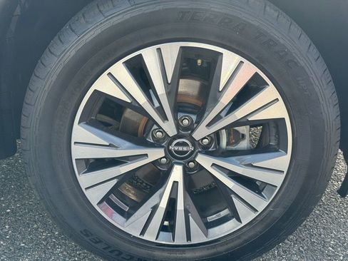 Used 2023 Nissan Rogue SV w/ SV Premium B Package image 9