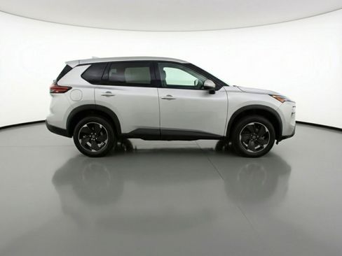 Used 2025 Nissan Rogue SV image 11