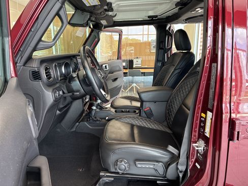 Used 2021 Jeep Gladiator Overland AWD/4WD image 17