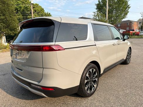 Certified 2024 Kia Carnival EX FWD image 7