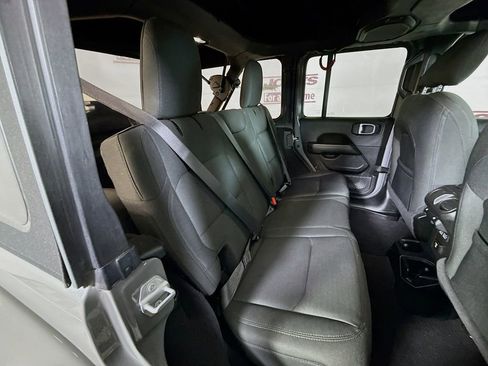 Used 2021 Jeep Wrangler Unlimited Sahara AWD/4WD image 30