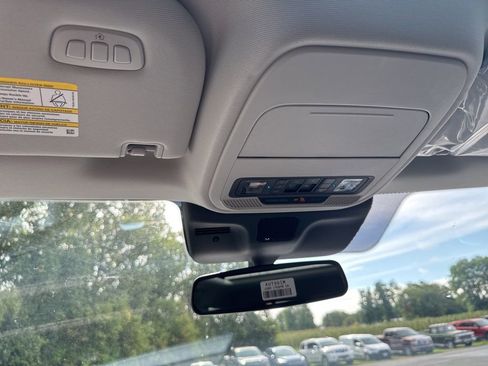 New 2025 Ford Expedition Active image 27