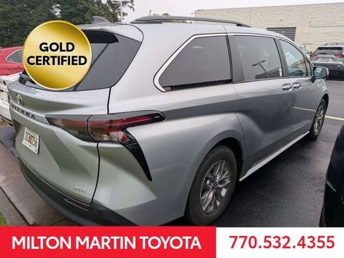 Certified 2025 Toyota Sienna XLE FWD image 3