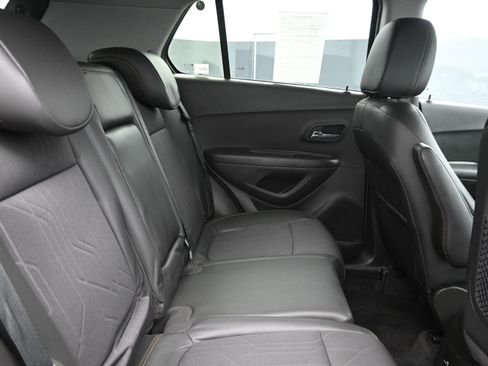 Used 2020 Chevrolet Trax LT w/ LT Convenience Package image 13