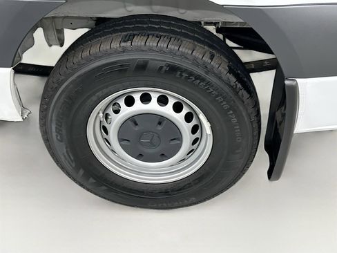 Used 2025 Mercedes-Benz Sprinter 2500 image 26