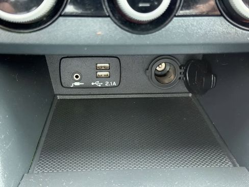 Used 2021 Subaru Crosstrek 2.0i Premium image 32