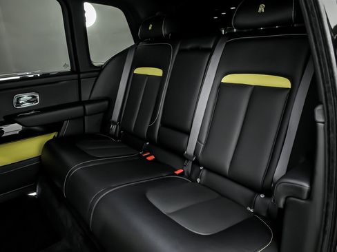 Used 2022 Rolls-Royce Cullinan w/ Dark Exterior Package image 24