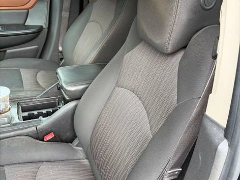 Used 2015 Chevrolet Traverse LT FWD image 3