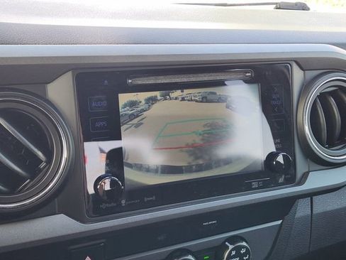 Used 2019 Toyota Tacoma TRD Sport image 18